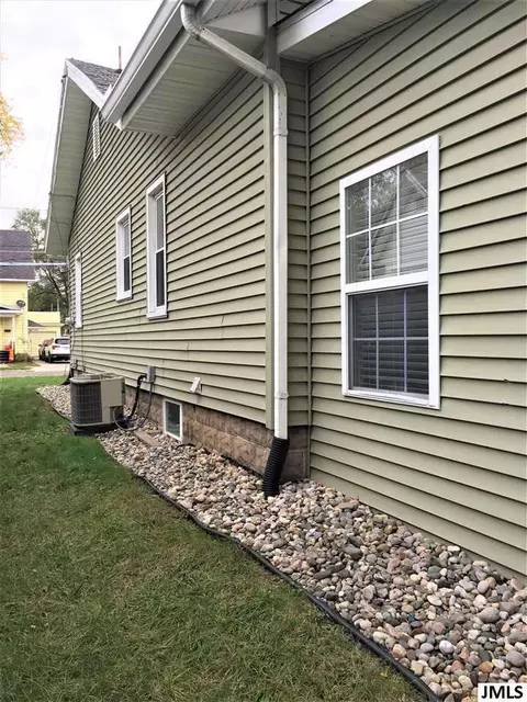 723 W Morrell St, Jackson, MI 49203 photo 3