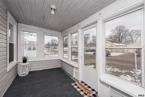 2129 Crest Ave, Jackson, MI 49203 photo 5