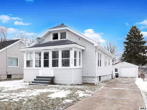 2129 Crest Ave, Jackson, MI 49203 photo 1