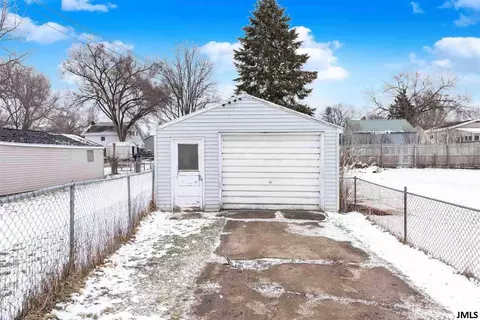 2129 Crest Ave, Jackson, MI 49203 photo 3
