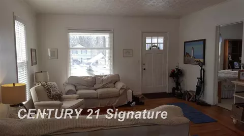 218 Maple, Flushing, MI 48433 photo 2