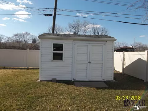 568 Augusta, Monroe, MI 48161 photo 3
