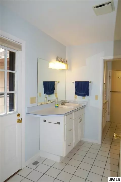 1640 Cascade Ct, Jackson, MI 49203 photo 16