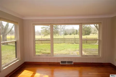 1640 Cascade Ct, Jackson, MI 49203 photo 3
