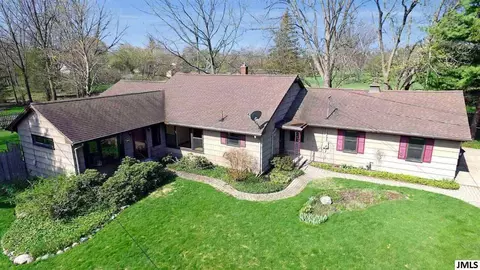 1640 Cascade Ct, Jackson, MI 49203 photo 1