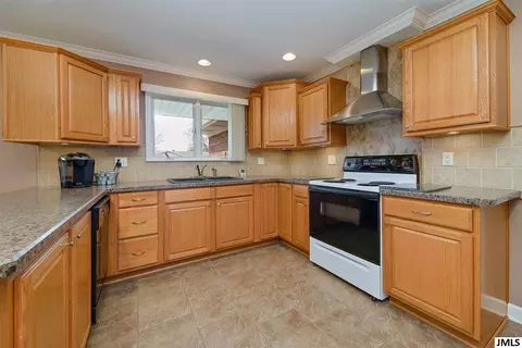 4855 Firethorne Dr, Jackson, MI 49201 photo 7