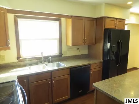 2147 Cascade Dr, Jackson, MI 49203 photo 11