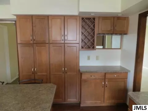 2147 Cascade Dr, Jackson, MI 49203 photo 8