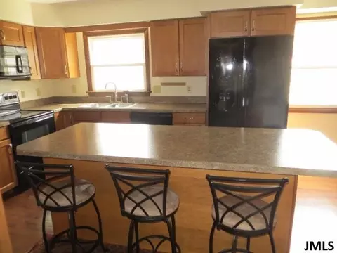 2147 Cascade Dr, Jackson, MI 49203 photo 10