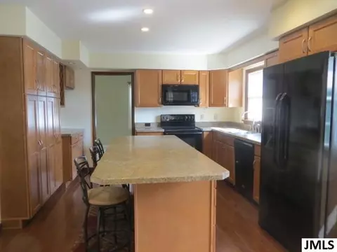 2147 Cascade Dr, Jackson, MI 49203 photo 7