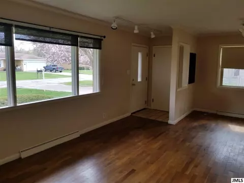 1512 Kensington Dr, Jackson, MI 49203 photo 3