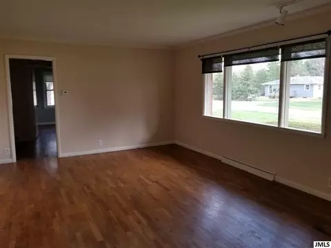 1512 Kensington Dr, Jackson, MI 49203 photo 2
