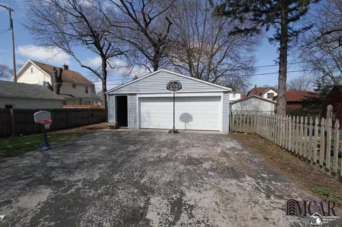 211 Lincoln, Monroe, MI 48162 photo 4