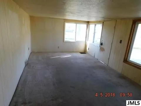 517 Bagg Ave, Jackson, MI 49203 photo 2