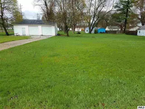 1108 Wayne St, Jackson, MI 49202 photo 2