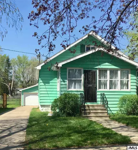 704 E Argyle, Jackson, MI 49202 photo 1