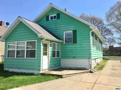 704 E Argyle, Jackson, MI 49202 photo 2