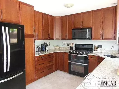 1625 Huntcliffe, Temperance, MI 48182 photo 12