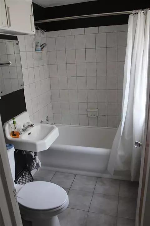 1927 Copeman, Flint, MI 48504 photo 9