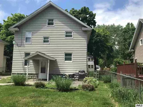 715 Seymour Ave, Jackson, MI 49202 photo 2
