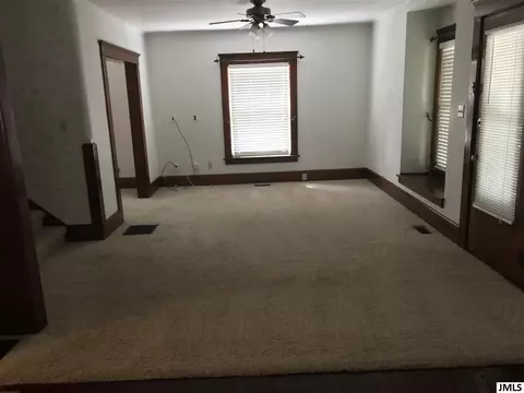 715 Seymour Ave, Jackson, MI 49202 photo 4