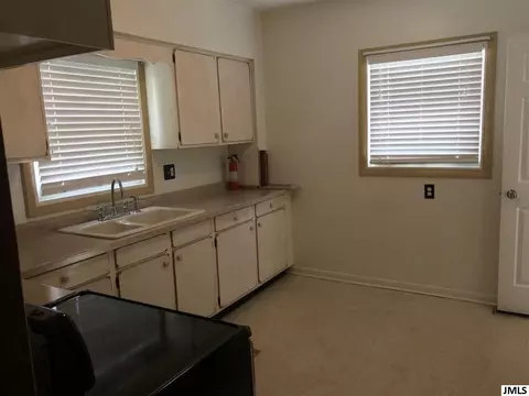 715 Seymour Ave, Jackson, MI 49202 photo 6