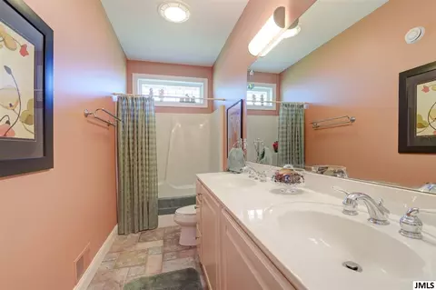 399 Lakeside Dr, Jackson, MI 49203 photo 22