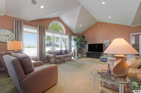 399 Lakeside Dr, Jackson, MI 49203 photo 7
