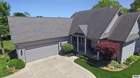 399 Lakeside Dr, Jackson, MI 49203 photo 4