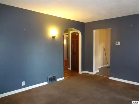 143 Amos, Jackson, MI 49203 photo 4