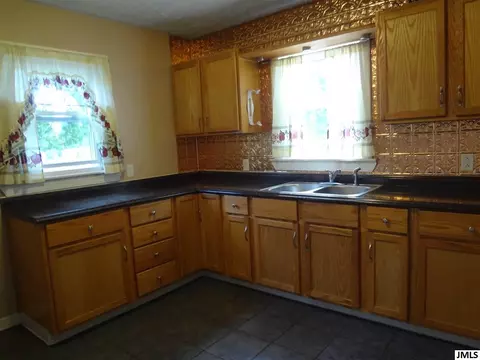 143 Amos, Jackson, MI 49203 photo 3