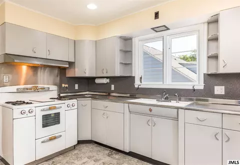 1006 Sixth St, Jackson, MI 49203 photo 6