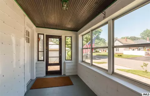 1006 Sixth St, Jackson, MI 49203 photo 3