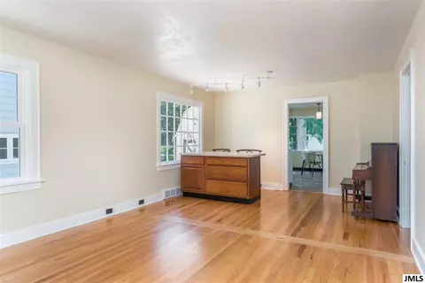 1006 Sixth St, Jackson, MI 49203 photo 5