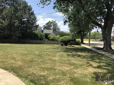 439 Godfroy, Monroe, MI 48162 photo 5