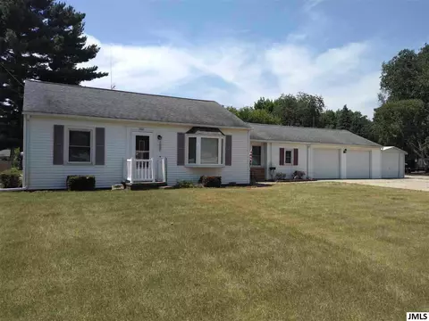 380 Seneca Dr, Jackson, MI 49202 photo 1