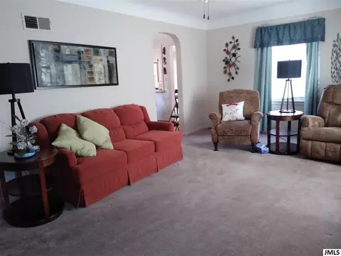 380 Seneca Dr, Jackson, MI 49202 photo 2