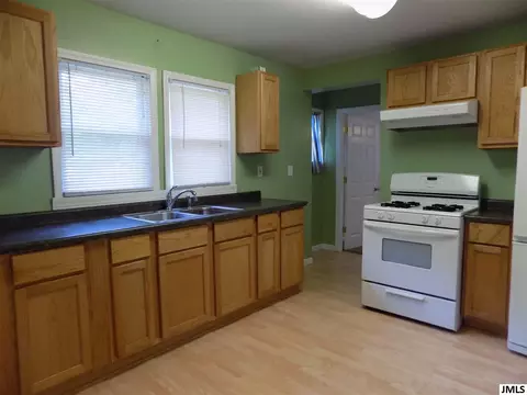 838 N Brown, Jackson, MI 49202 photo 3