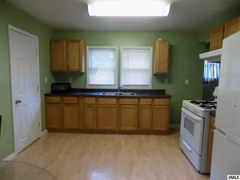 838 N Brown, Jackson, MI 49202 photo 5