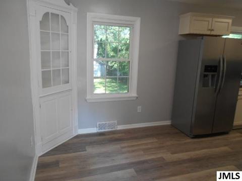 2190 Maple Dr, Jackson, MI 49203 photo 3