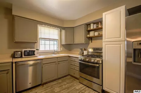 2556 Dorvin Dr, Jackson, MI 49201 photo 9