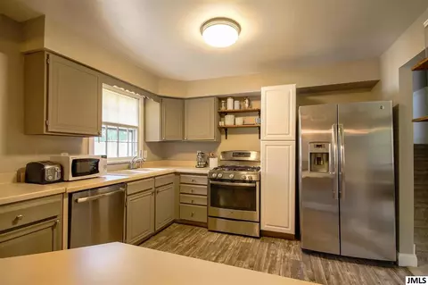 2556 Dorvin Dr, Jackson, MI 49201 photo 7