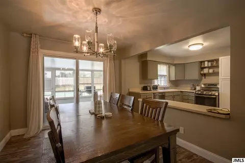 2556 Dorvin Dr, Jackson, MI 49201 photo 5