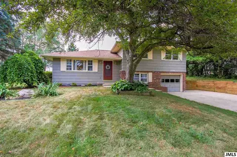 2556 Dorvin Dr, Jackson, MI 49201 photo 2