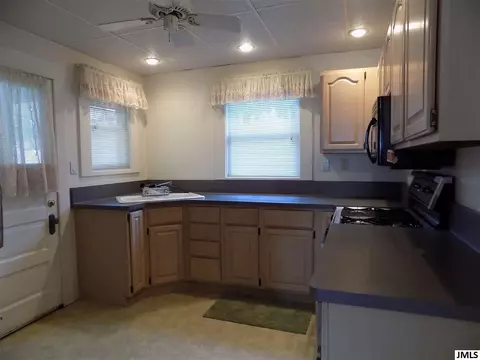 735 W Franklin St, Jackson, MI 49201 photo 7