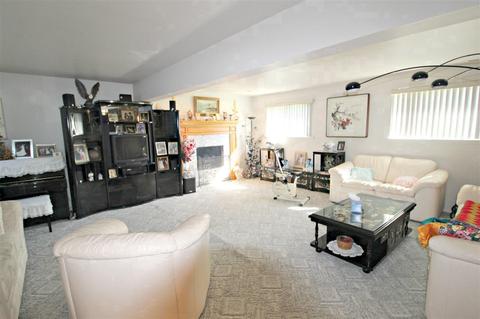 423 Windmill Pt, Flushing, MI 48433 photo 9