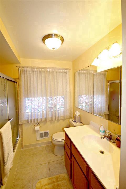 423 Windmill Pt, Flushing, MI 48433 photo 13