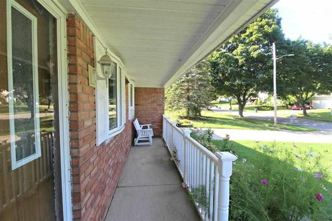 423 Windmill Pt, Flushing, MI 48433 photo 2