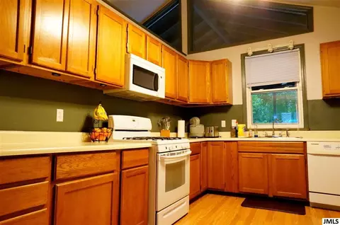 4064 Donnely Rd, Jackson, MI 49201 photo 8