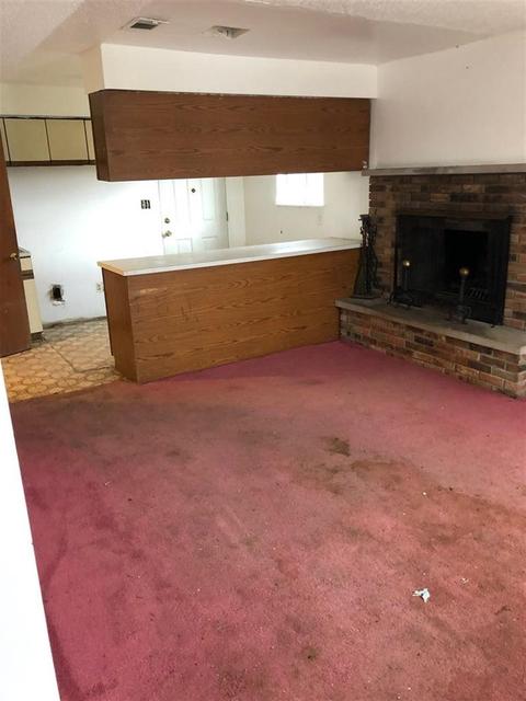 2132 Monaco St, Flint, MI 48532 photo 2